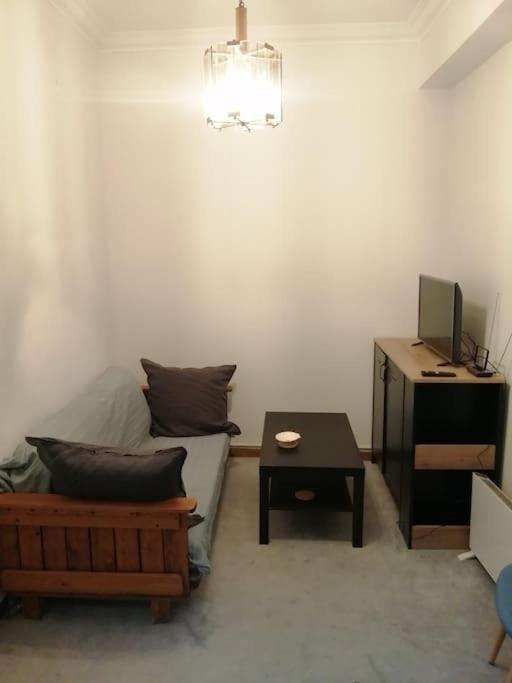 Ανακαινισμένο 8 Λεπτά Από Το Μετρό. Apartman Athén Kültér fotó