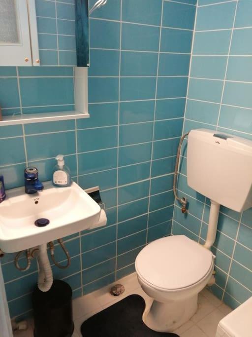 Ανακαινισμένο 8 Λεπτά Από Το Μετρό. Apartman Athén Kültér fotó
