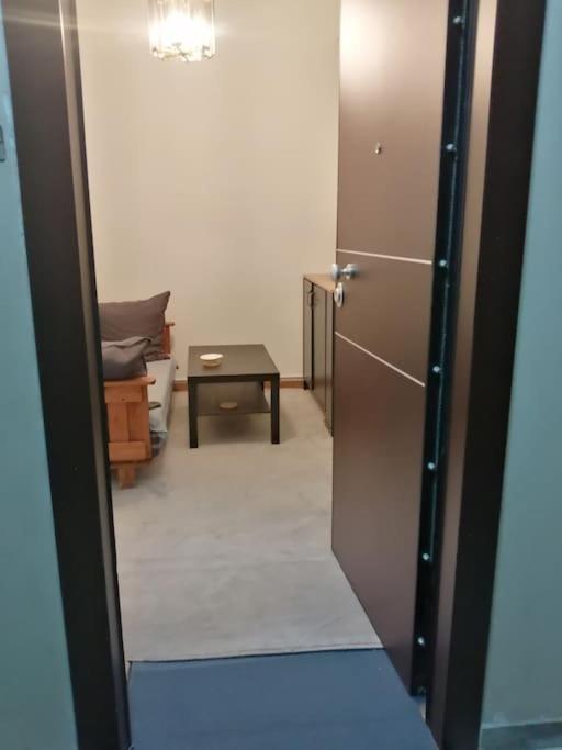 Ανακαινισμένο 8 Λεπτά Από Το Μετρό. Apartman Athén Kültér fotó