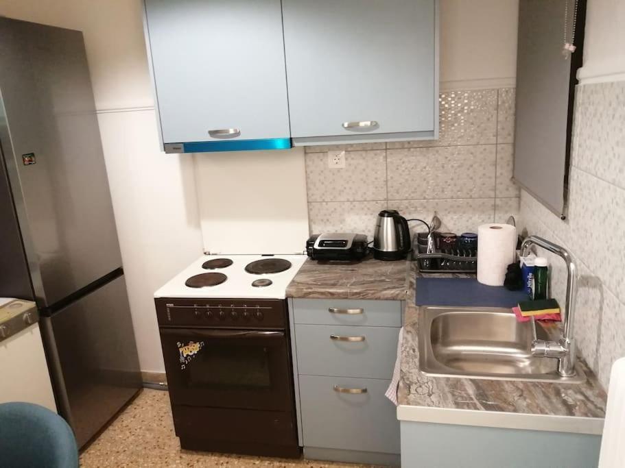 Ανακαινισμένο 8 Λεπτά Από Το Μετρό. Apartman Athén Kültér fotó