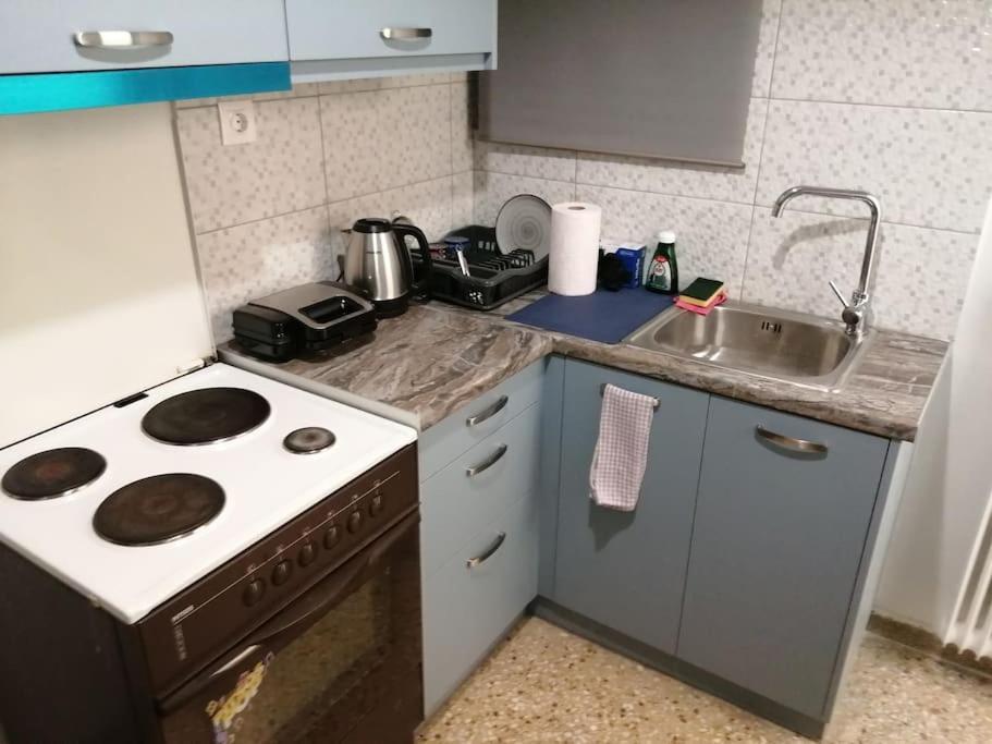 Ανακαινισμένο 8 Λεπτά Από Το Μετρό. Apartman Athén Kültér fotó